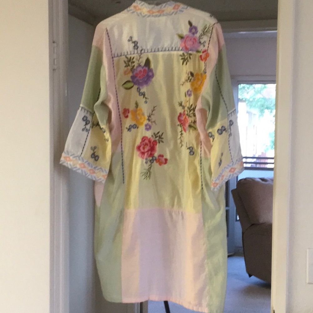 PAPARAZZI/โJHONYโMULTI COLOR EMBROIDERED KIMONO/BEACH COVERUP OR LOUNGE WEAR